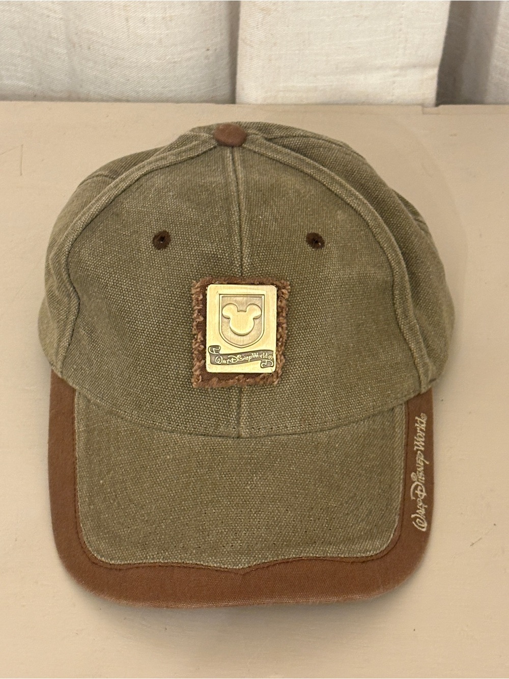Walt Disney World Disneyland Mickey Mouse Metal Logo Green Hat Cap OSFM